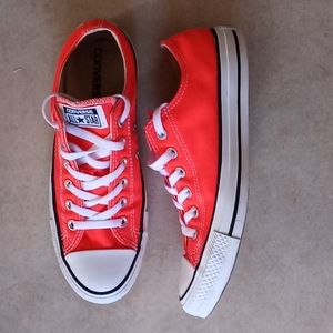Converse all star.